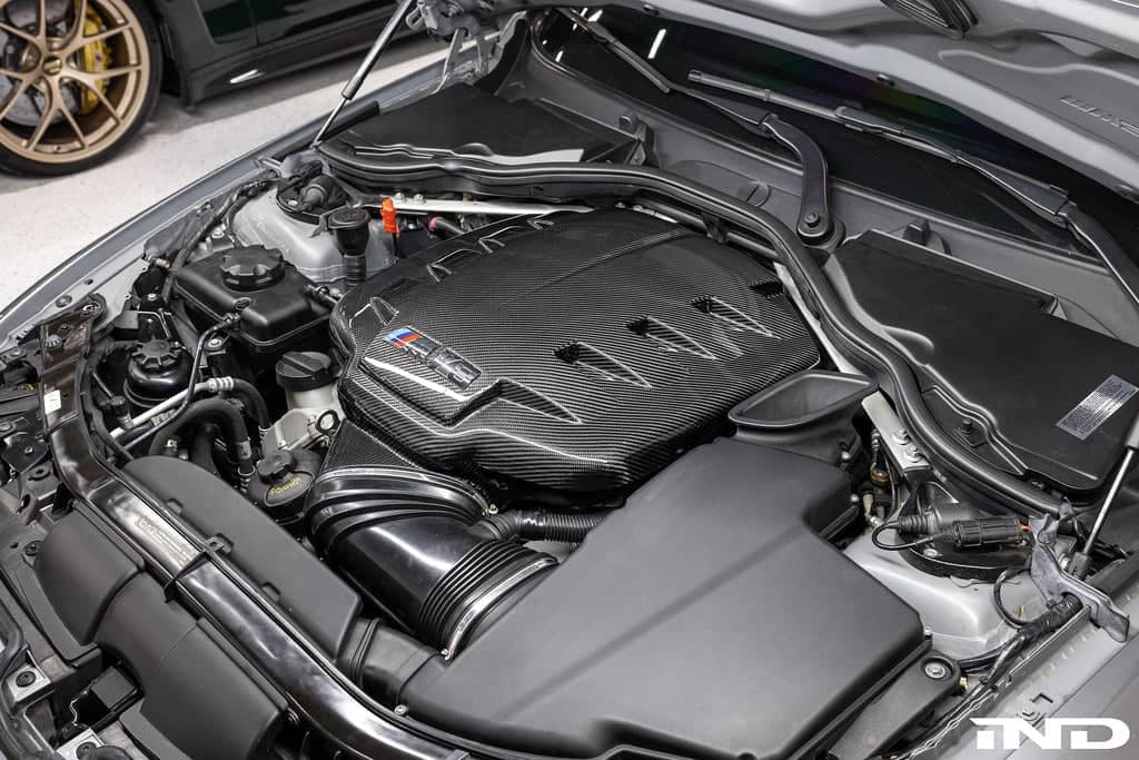 Eventuri BMW E9X M3 (S65) Black Carbon Inlet Plenum - Gloss