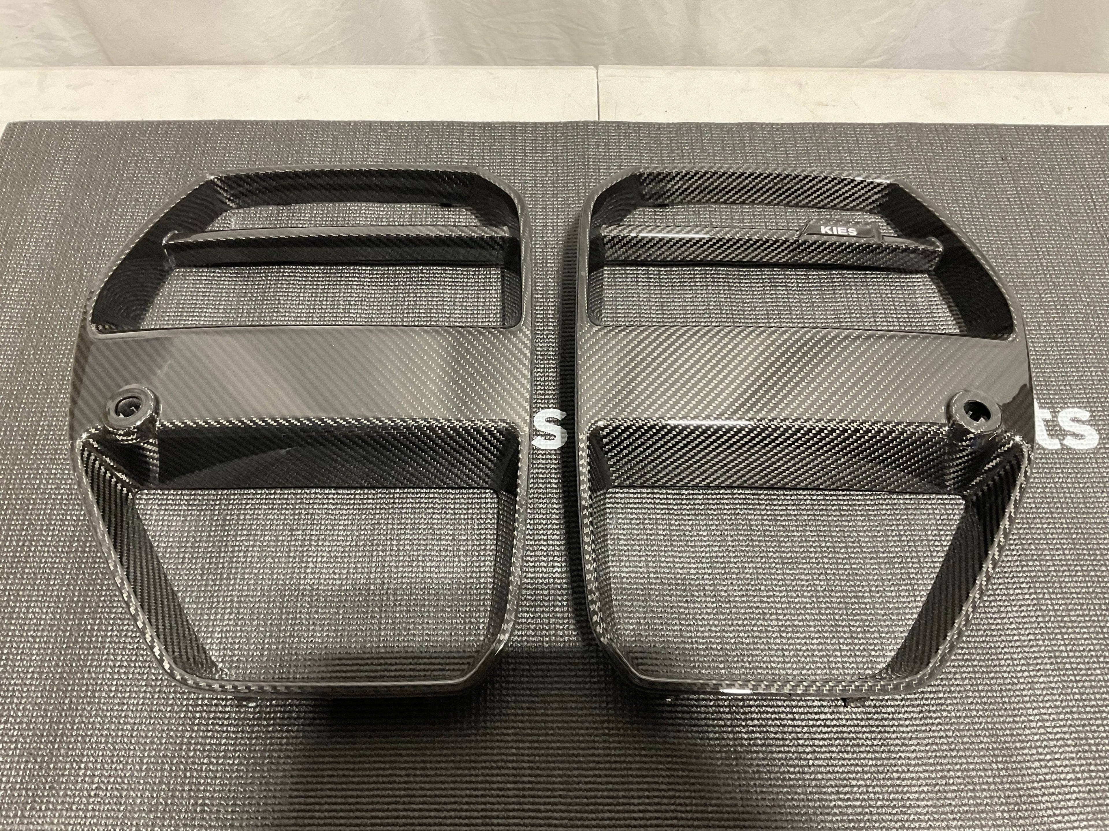 OPEN BOX - BMW G8X Dry Carbon Fiber V-Style Front Grill Replacement (w/ ACC)