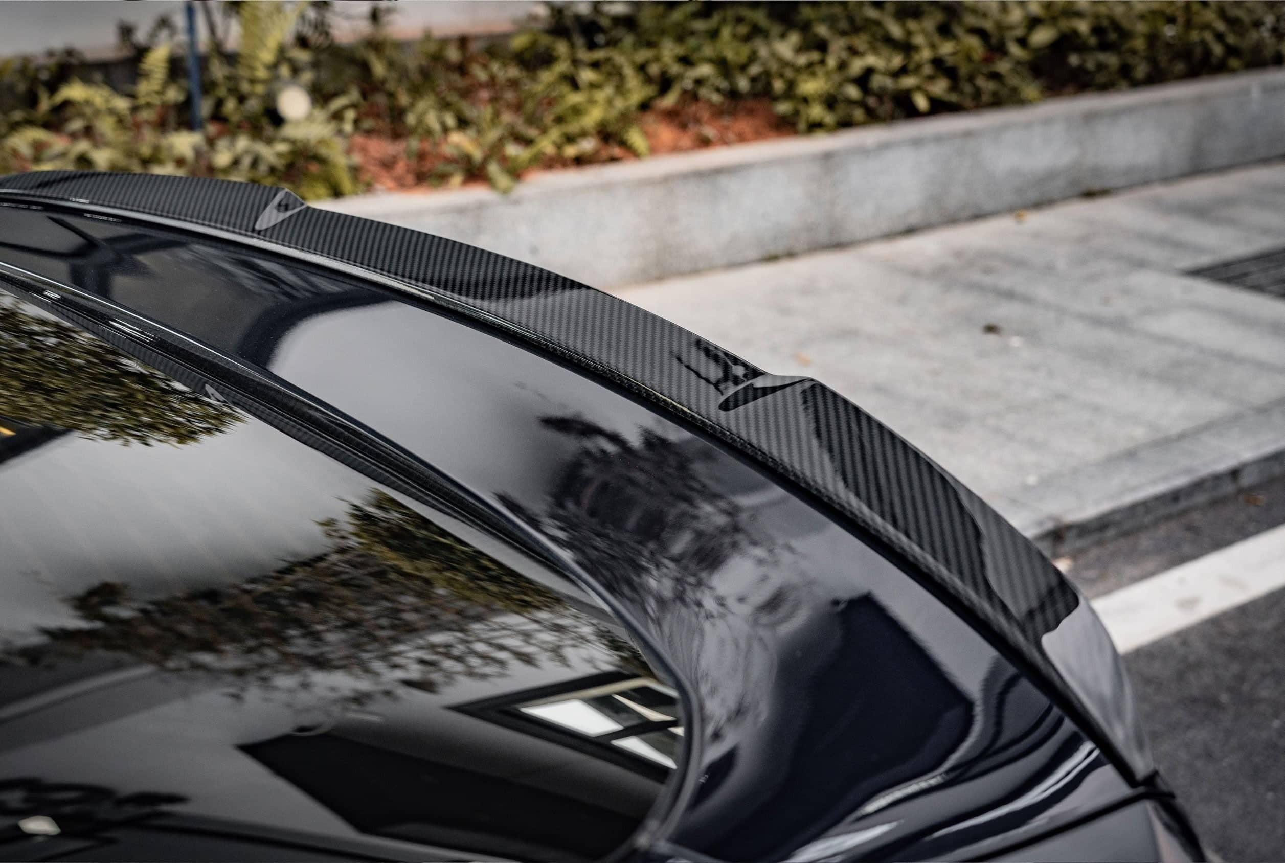 i4 Dry Carbon Fiber Spoiler