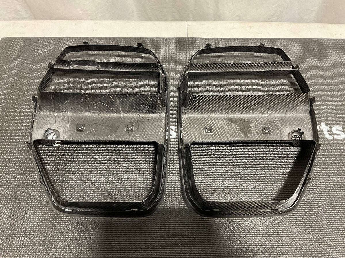 OPEN BOX - BMW G8X Dry Carbon Fiber V-Style Front Grill Replacement (w/ ACC)