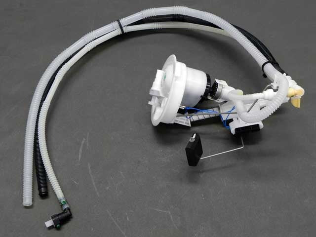 BMW E9X 335i Fuel Filter W/ Level Sensor OEM 16147163296 or 16117163295