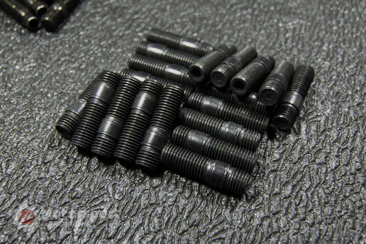 44mm Black Race Stud Kit 12 x 1.5 with Gun Metal 17mm MH Titan Nuts