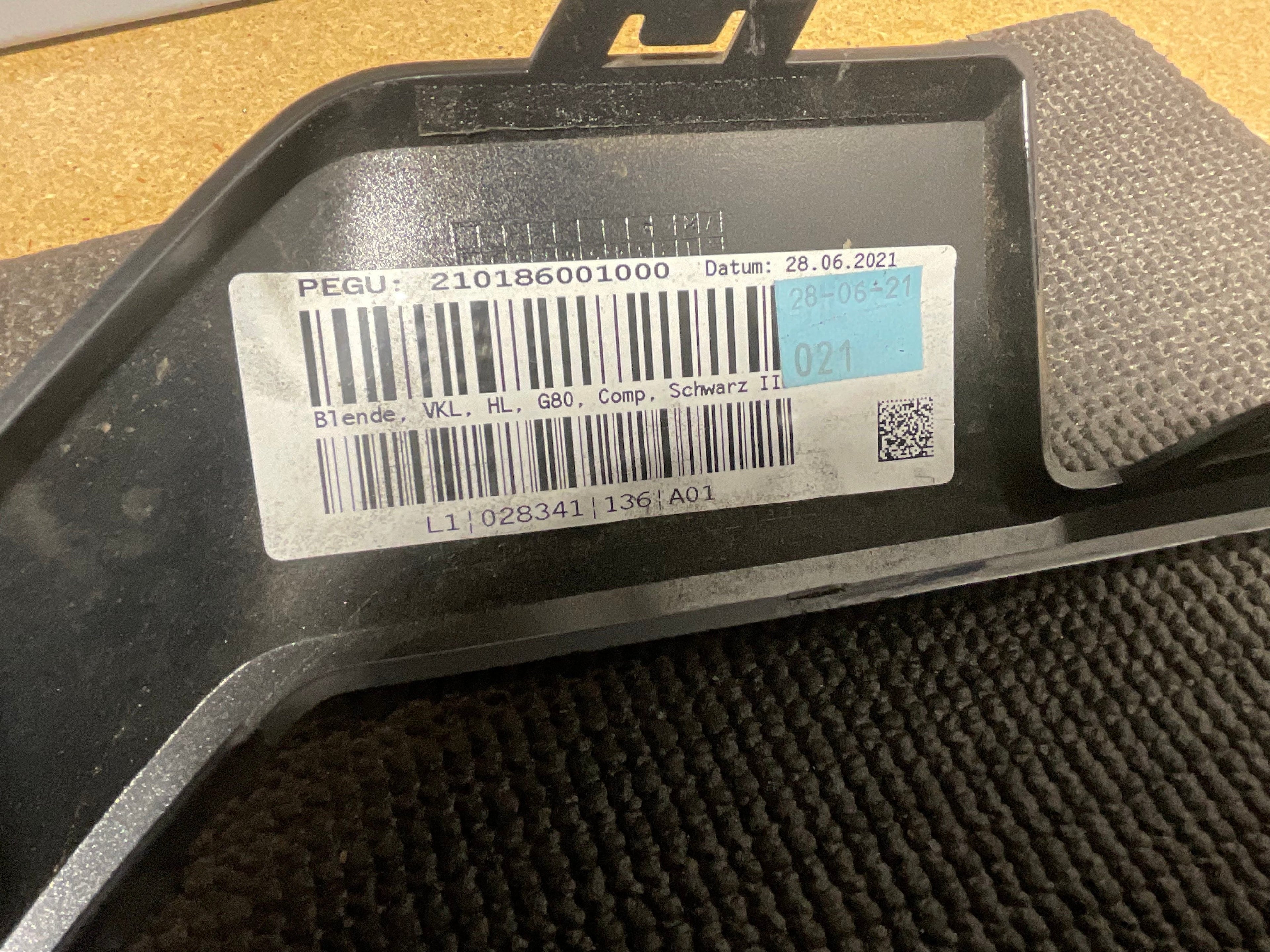 OPEN BOX - OEM Genuine BMW G8X Rear Diffuser Trim - Gloss Black (USED) - [Broken Clip]
