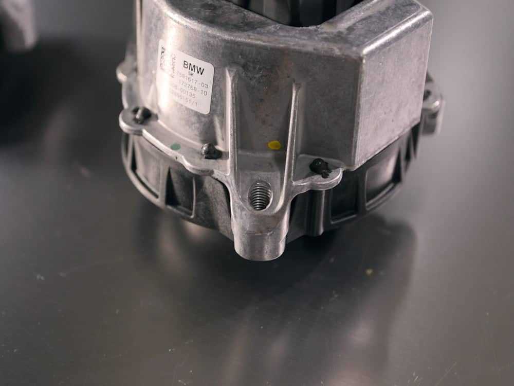 G20 2.0L Engine - Left and Right Engine Mounts 22-11-7-581-617/22-11-7-581-618