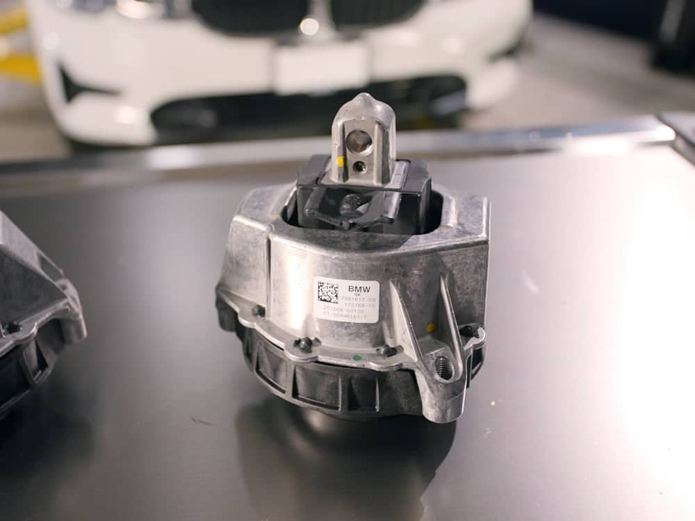 G20 2.0L Engine - Left and Right Engine Mounts 22-11-7-581-617/22-11-7-581-618