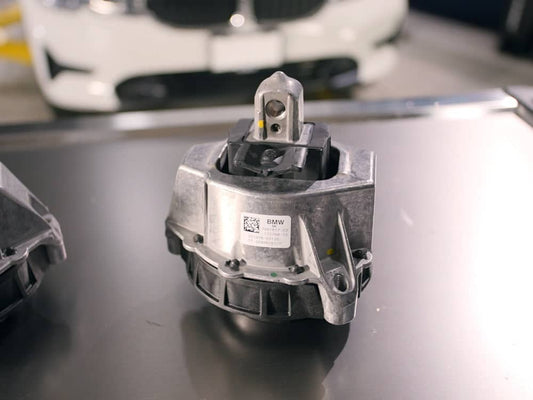 G20 2.0L Engine - Left and Right Engine Mounts 22-11-7-581-617/22-11-7-581-618