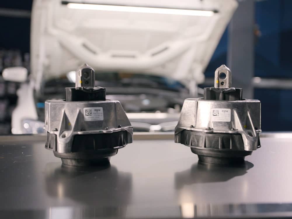 G20 2.0L Engine - Left and Right Engine Mounts 22-11-7-581-617/22-11-7-581-618