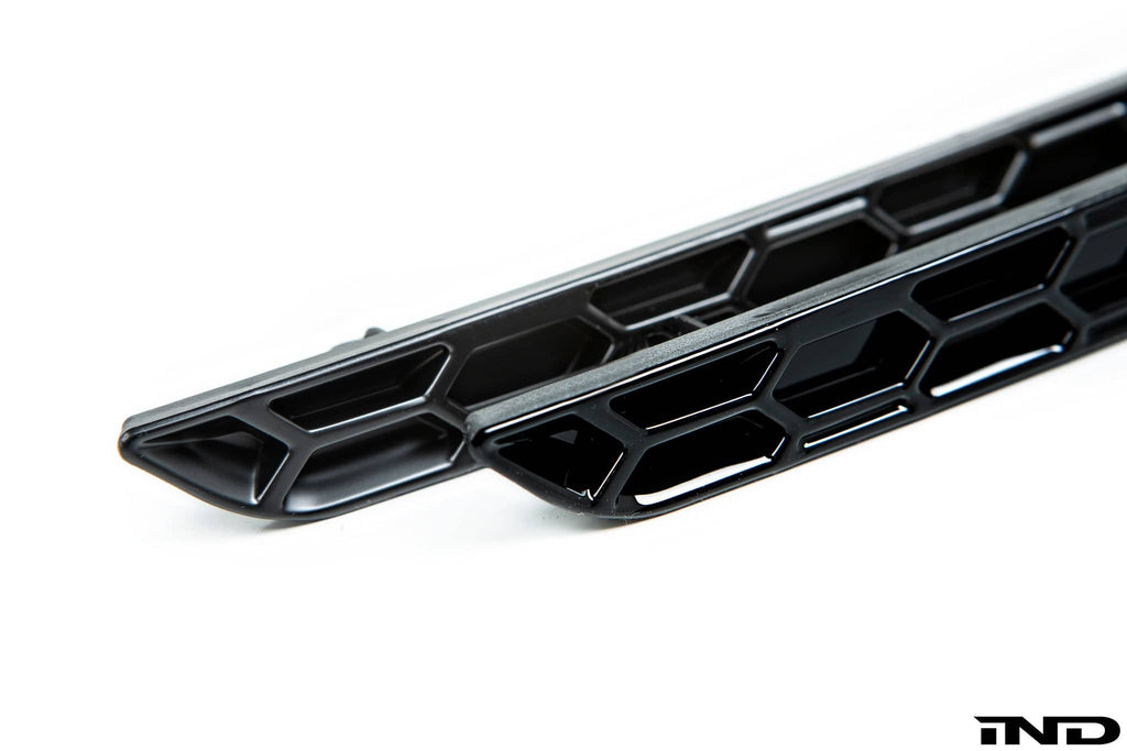 Acexxon F8X M3 / M4 Rear Reflector Insert Set - Honeycomb