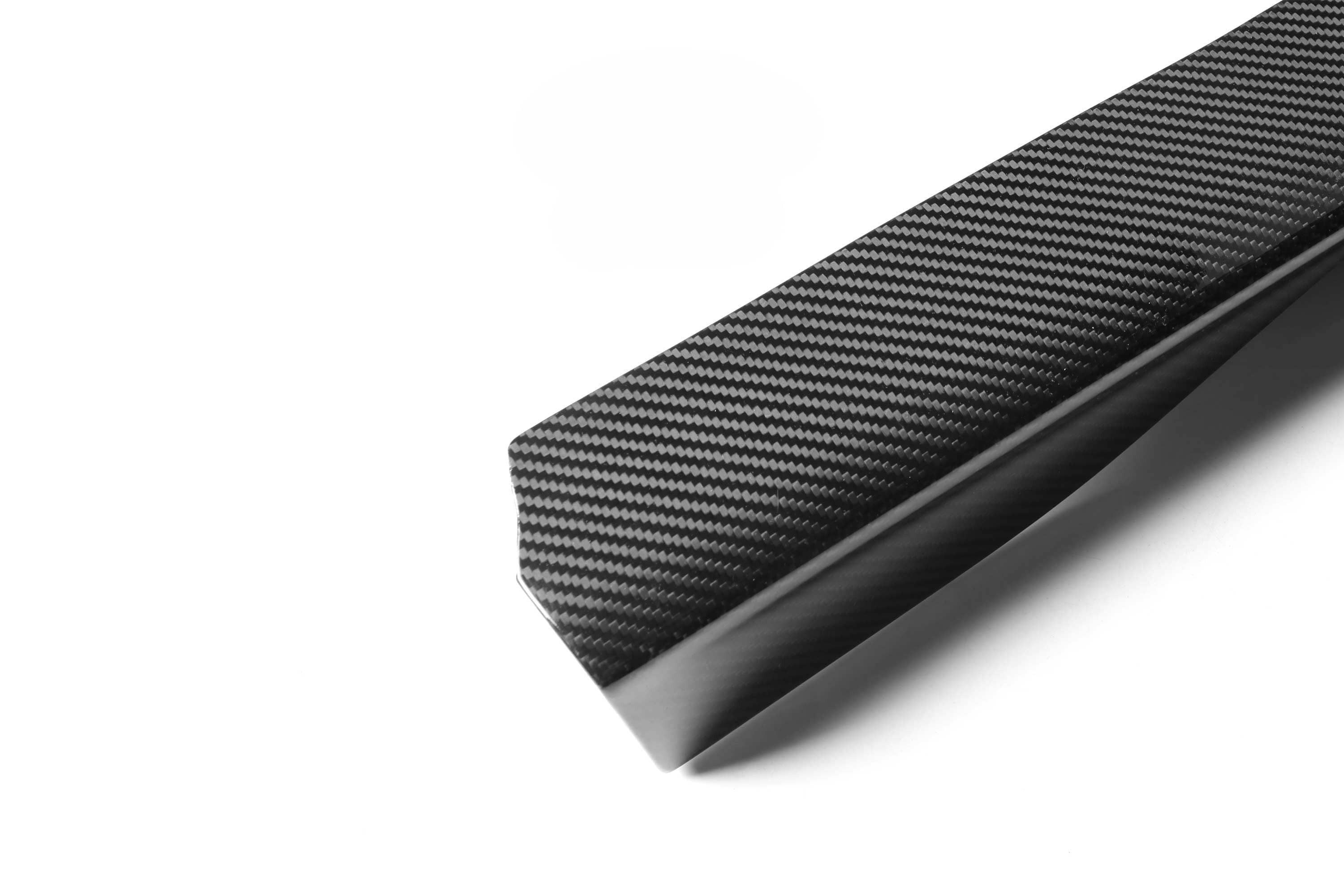 i4 SQ Style Dry Carbon Side Skirt