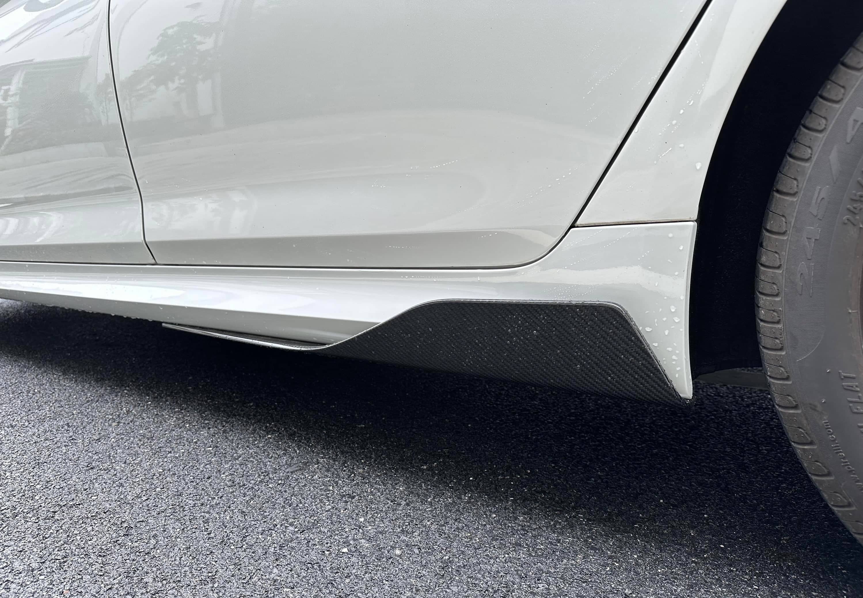 Universal NW Style Dry Carbon Fiber Side Skirt