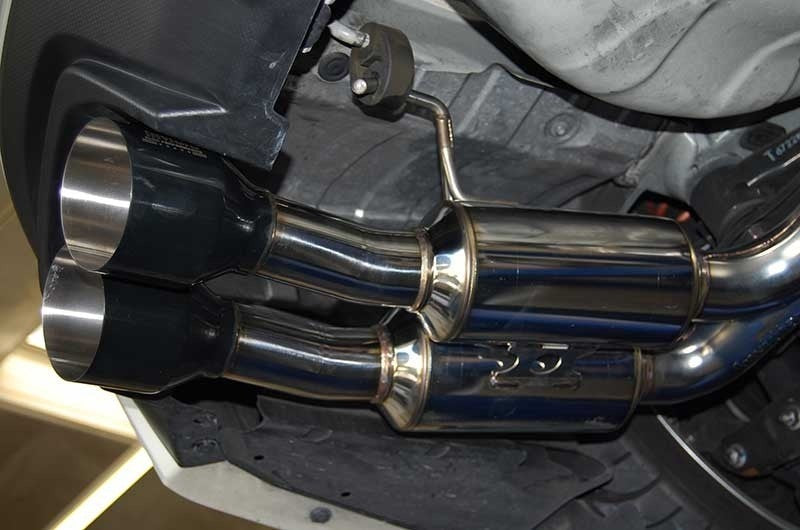 Invidia Gemini R400 Quad Tip Exhaust - Black Tips - 2015-2021 Subaru WRX / STI
