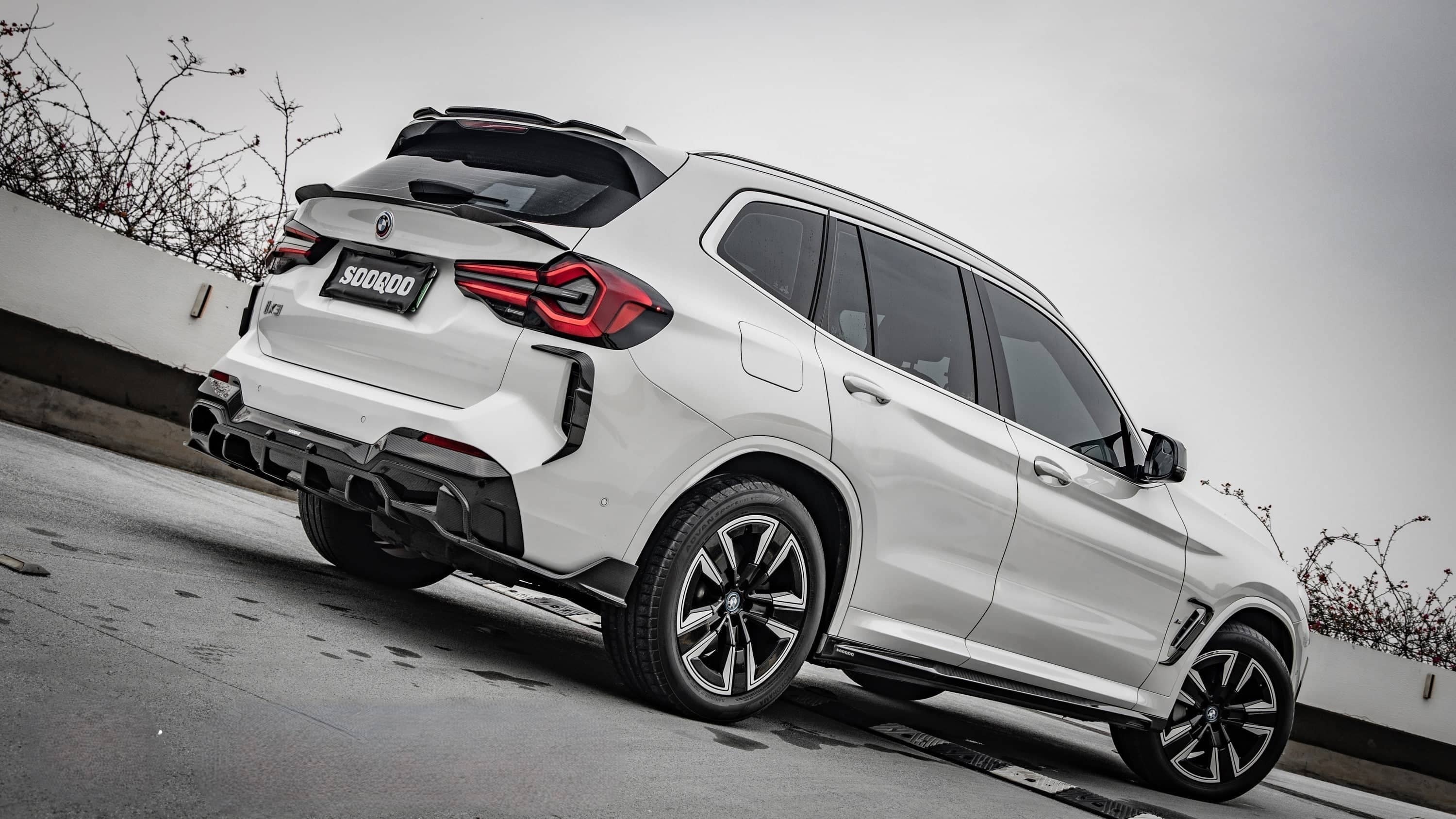 G08i iX3 LCI SQ Style Dry Carbon Side Skirts