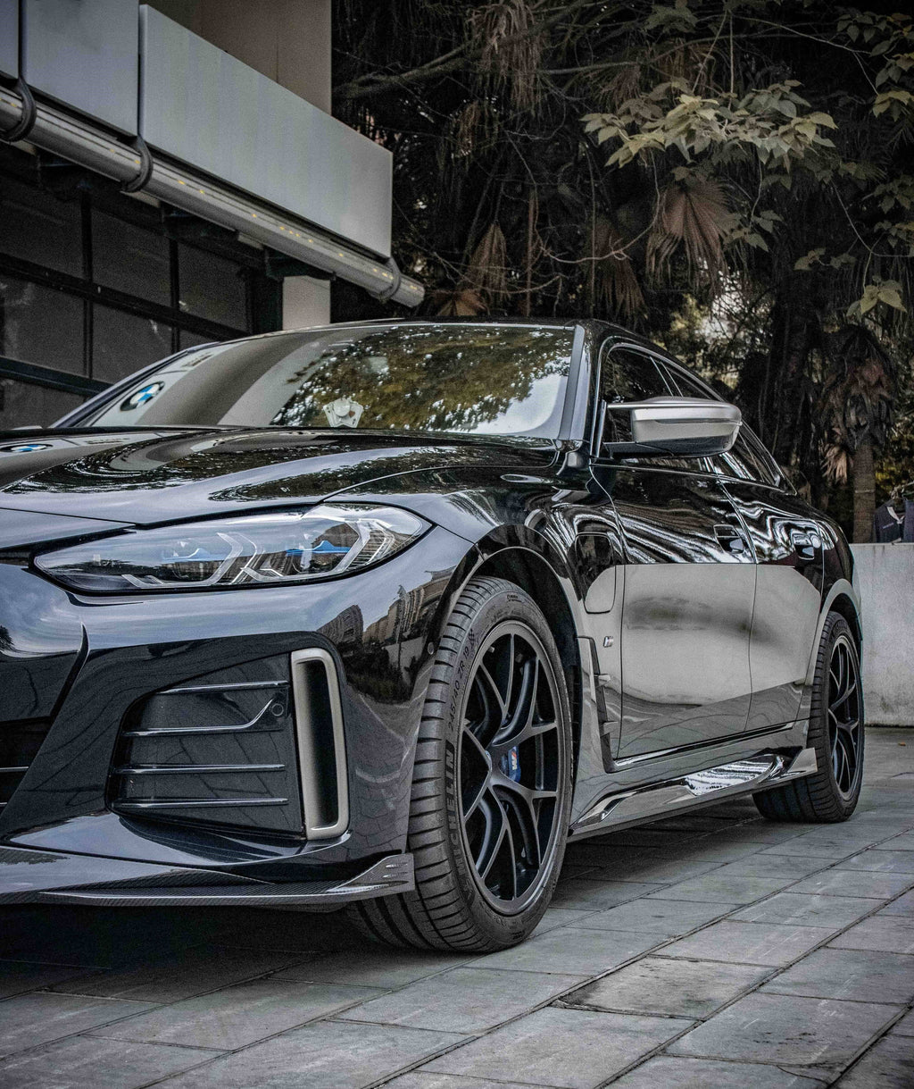 i4 SQ Style Dry Carbon Side Skirt