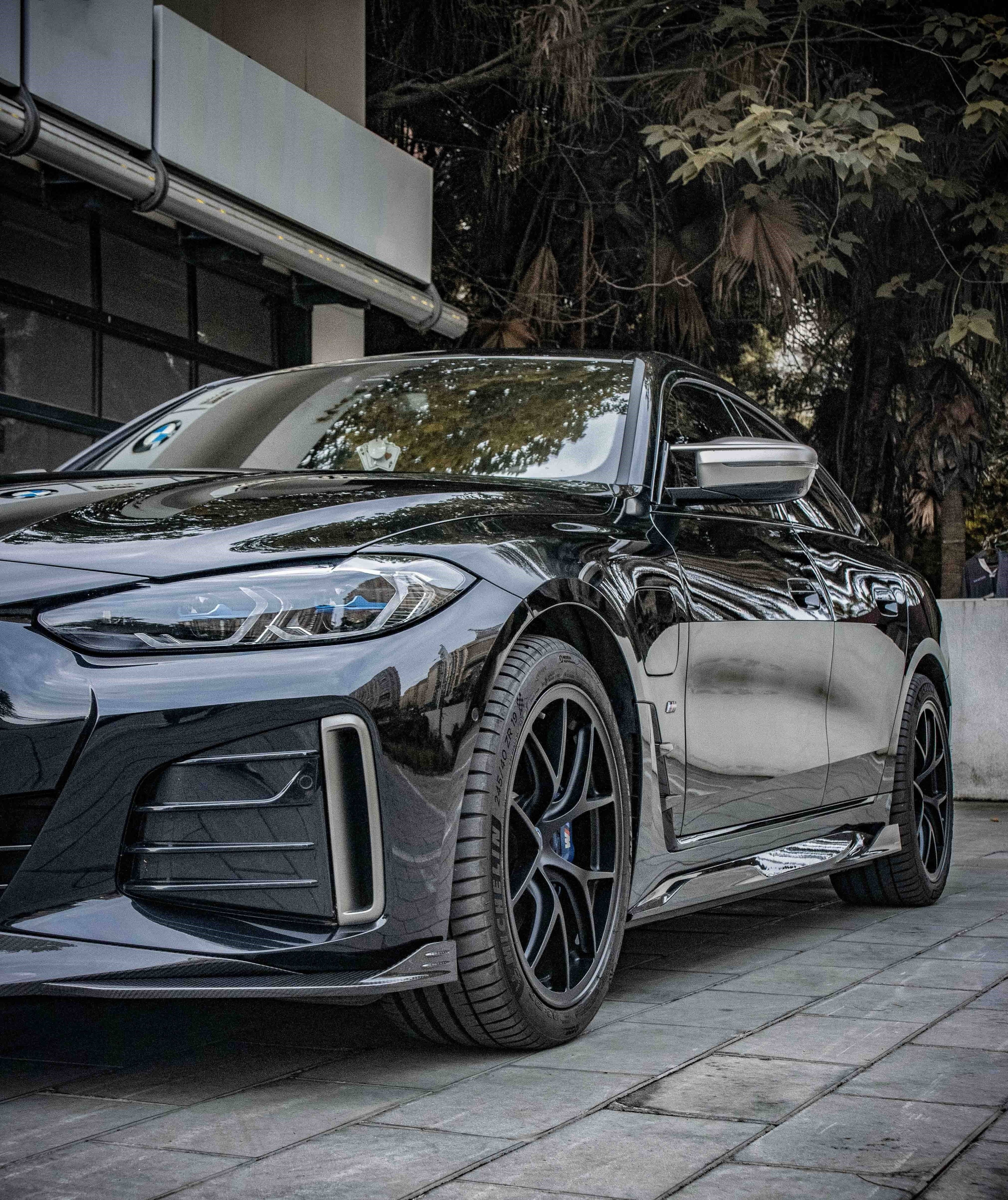 i4 SQ Style Dry Carbon Side Skirt