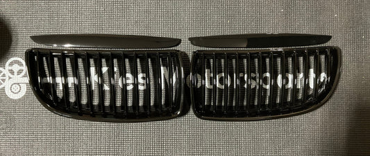 OPEN BOX - BMW E90 2004-2008 Gloss Black Kidney Grills