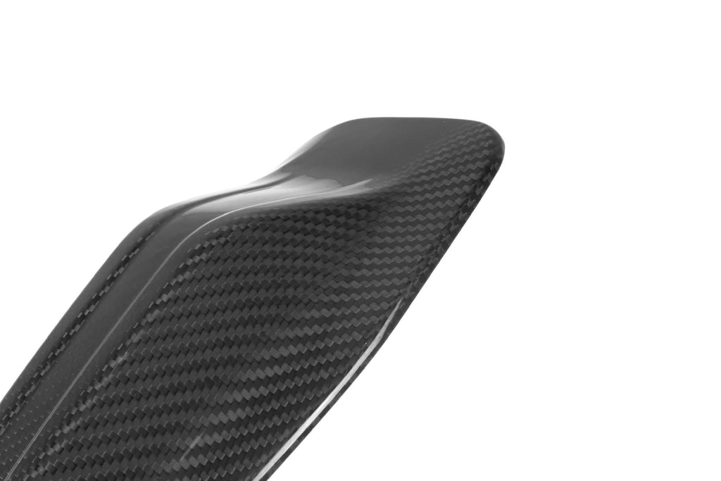 5 Series G60 Dry Carbon Fiber Antenna Trim