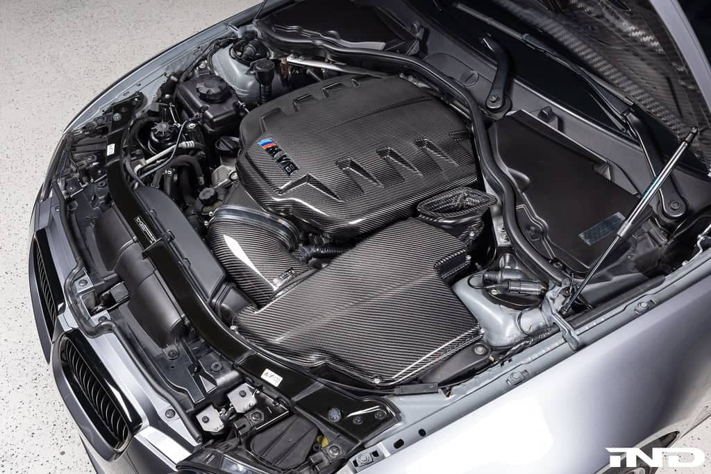 Eventuri BMW E9X M3 (S65) Black Carbon Inlet Plenum - Gloss